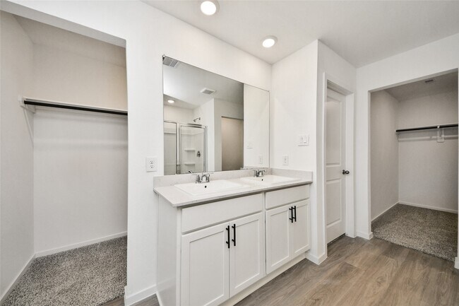 Building Photo - 27458 Serene Pne Dr