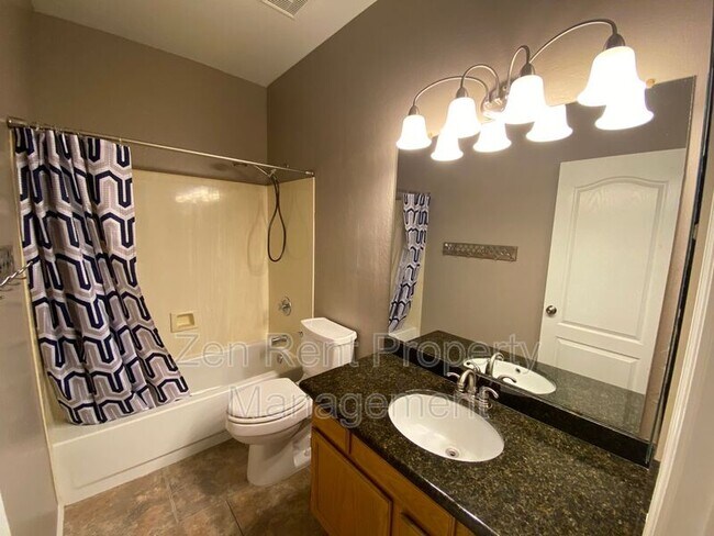 Building Photo - 426 S Burk St