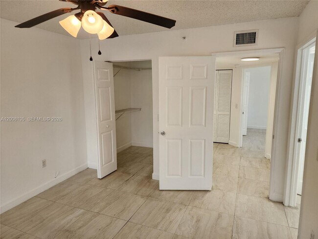 Building Photo - 2451 Centergate Dr