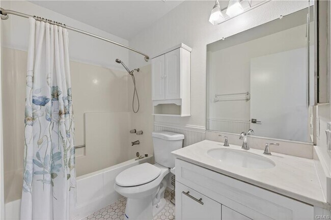 Building Photo - 45 Briarglen