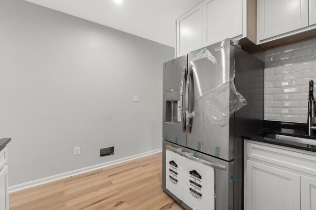 Building Photo - 2526 E Fayette St