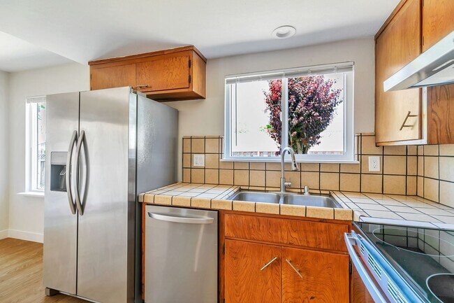 Building Photo - Move-In Ready Cambrian Gem – New Appliance...