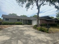 Building Photo - 1229 Eastridge Dr