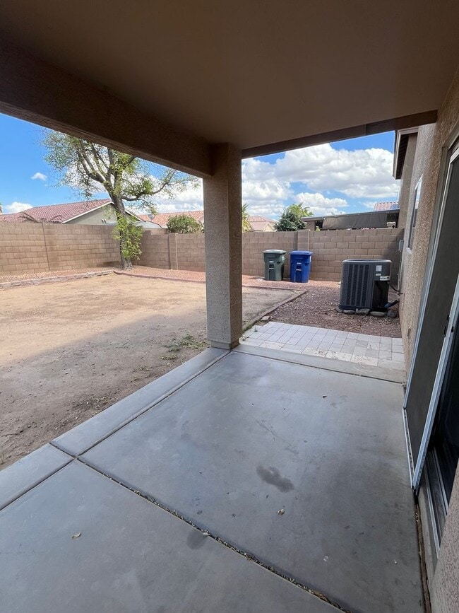 Building Photo - GREAT 4 BEDROOM 2 BATH HOME