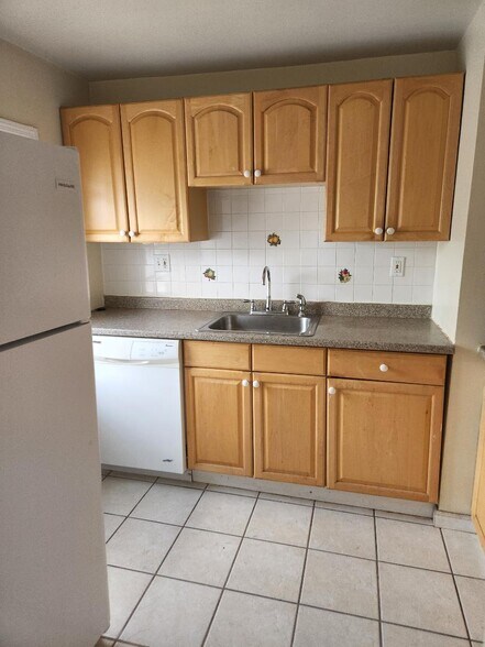 Kitchen - 41 Prospect Ave