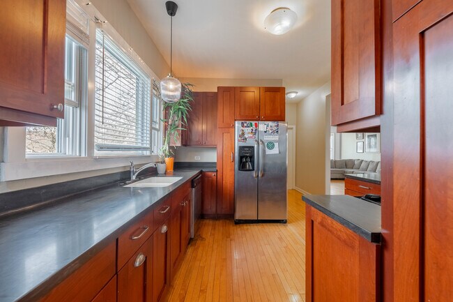 Building Photo - 2724 N Meade Ave