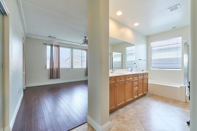 Building Photo - 82950 Vincent Dr