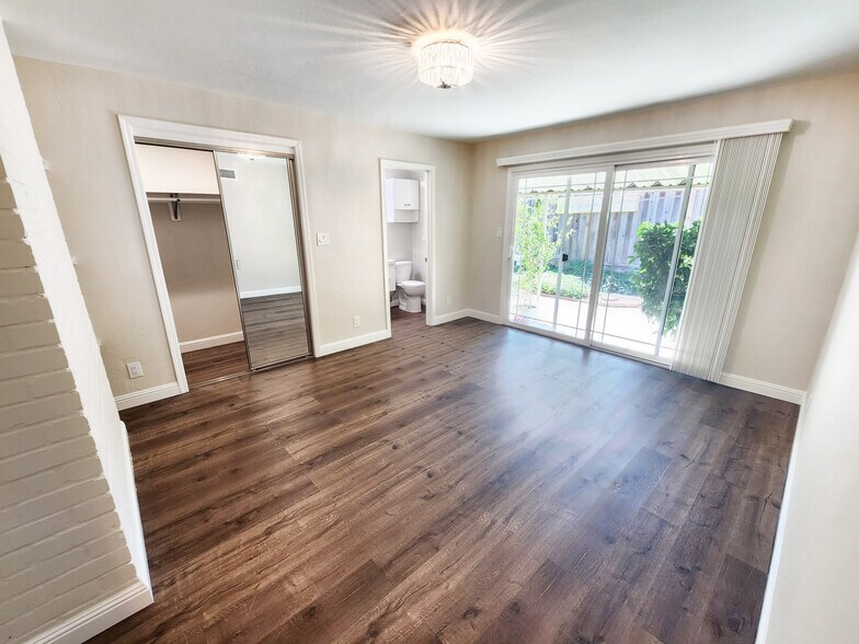 Building Photo - 5020 Rio Vista Ave
