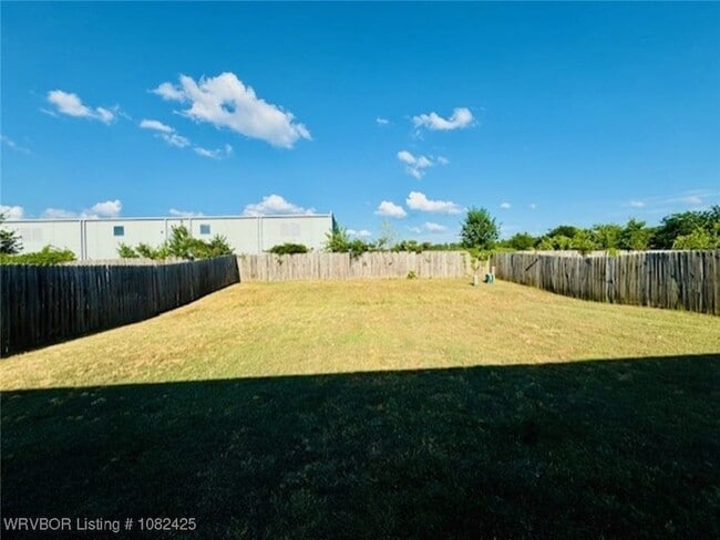 Building Photo - 6601 Huntington Ct