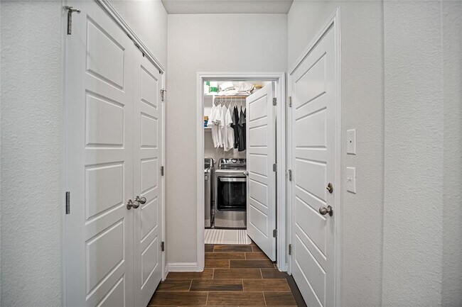 Building Photo - 9905 Comely Bnd