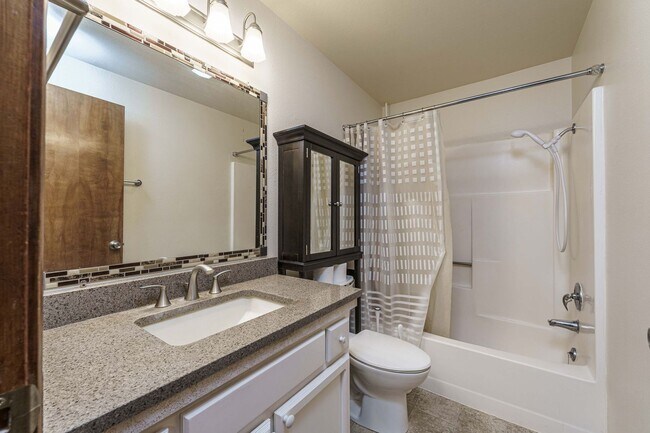 Building Photo - Updated 1 Bed / 1 Bath Upper-Level Condo with Balcony, Garage & A/C — Gated Community!