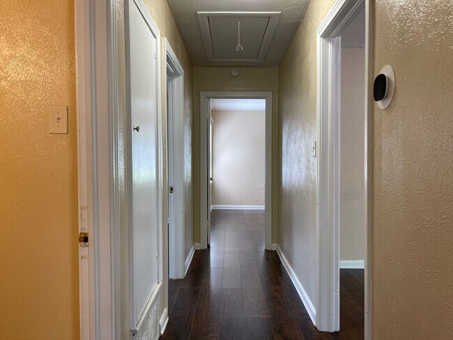 Building Photo - COMING SOON 2 BEDROOM 1 BATH HOME IN TCU AREA