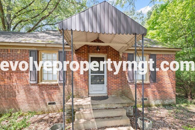 Building Photo - Hidden Collierville Gem on 1 ACRE!
