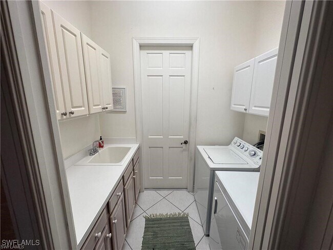 Building Photo - 3400 Riviera Lakes Ct