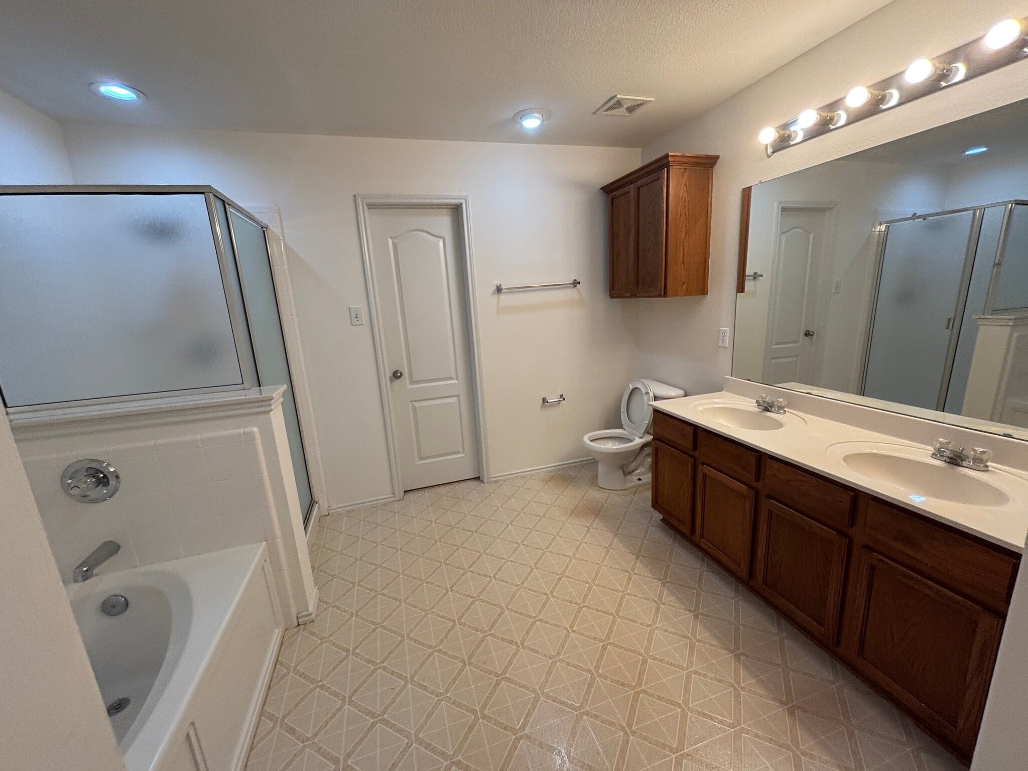 Building Photo - 1327 Falcon Hollow Ln