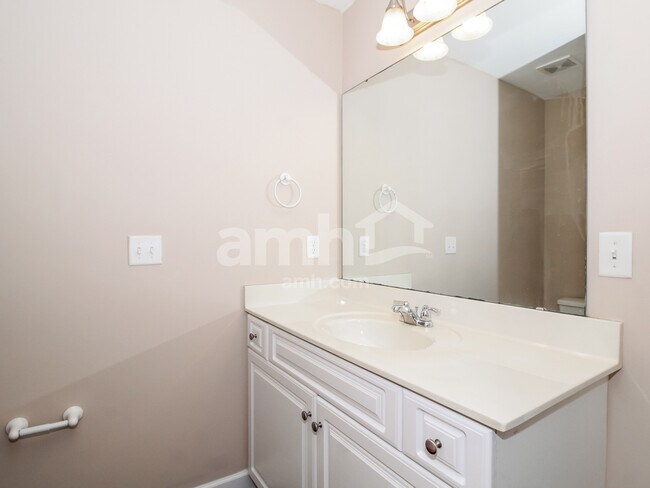 Building Photo - 28 Thornbury Dr