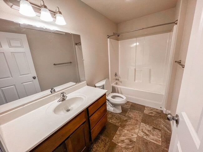 Building Photo - 2935 Aspen Dr