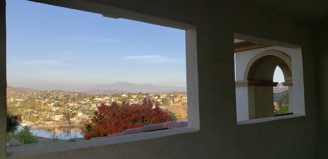 Building Photo - 70 Vía De La Valle