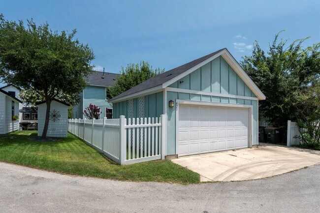 Building Photo - 423 Wetzel
