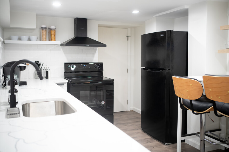 Kitchen - 402 Bergen Ave