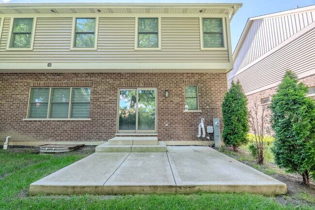 Building Photo - 411 W Pierce Rd