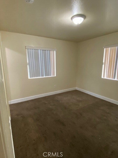 Building Photo - 650 E 81st St