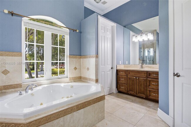 Building Photo - 20401 SW 48th Pl