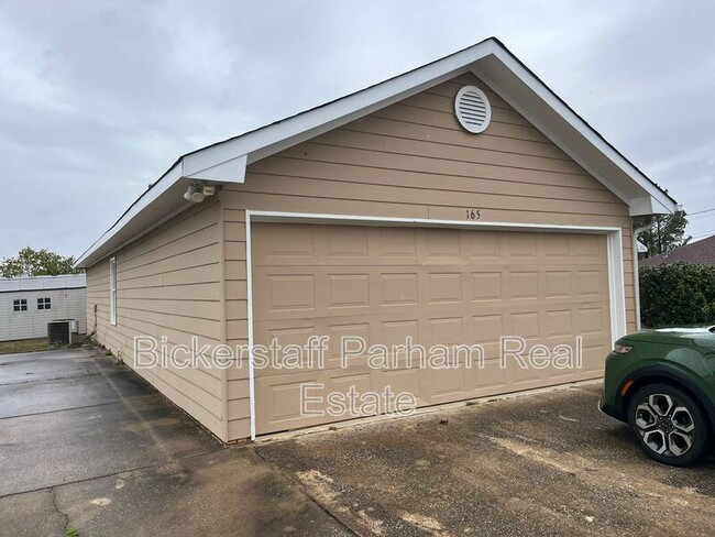 Building Photo - 165 Sweetwater Dr