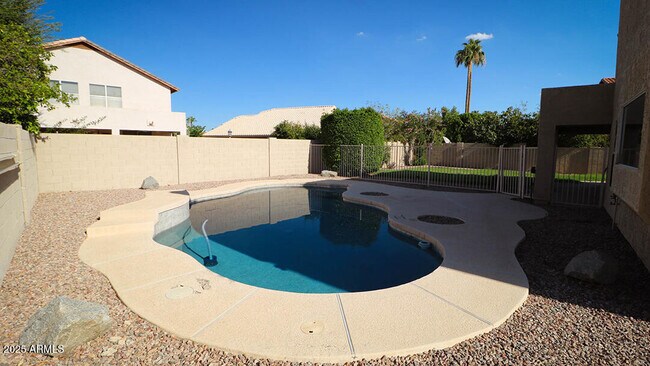 Building Photo - 7861 W Kerry Ln