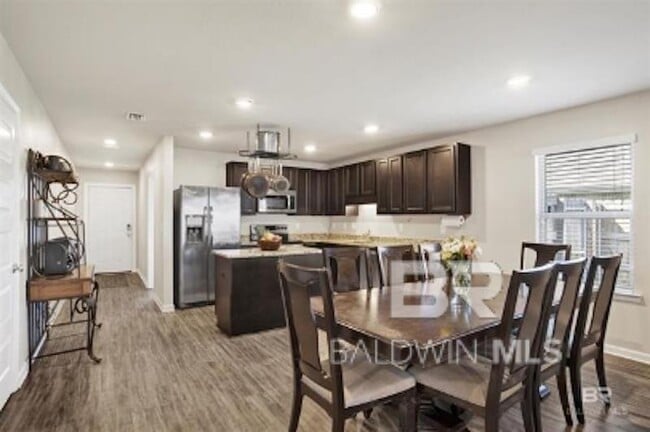 Building Photo - 1283 Fairlawn Dr