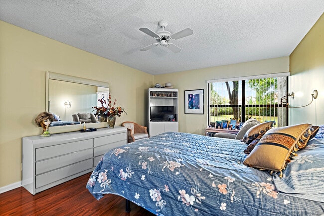 Building Photo - 5153 Oakhill Ln