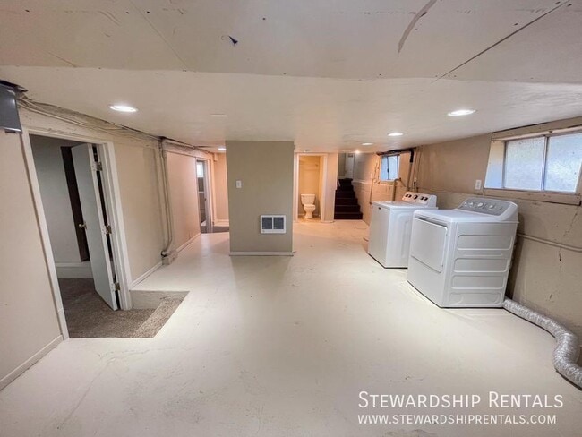 Building Photo - 1389 Ferry St