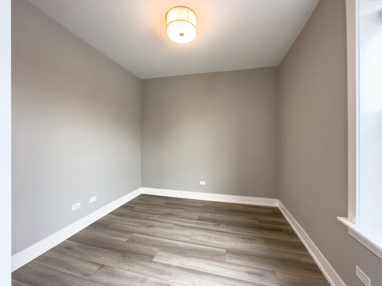 Building Photo - 3951 N Janssen Ave