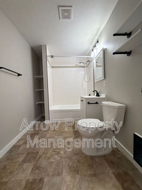 Building Photo - 126 S 28th St