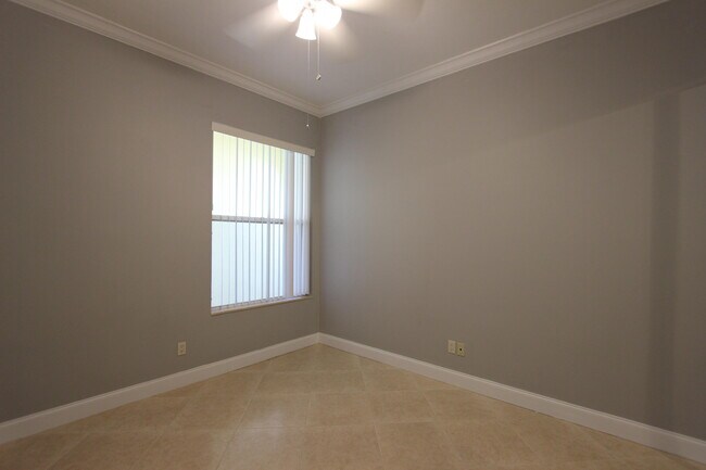 Building Photo - 240 Sussex Cir