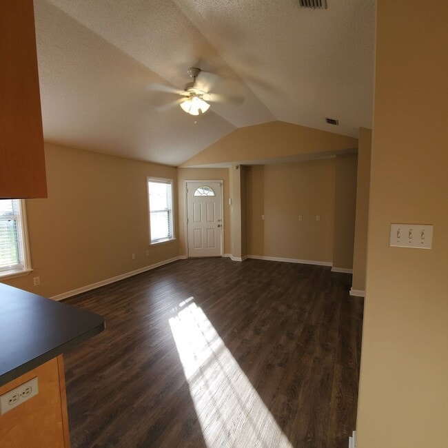 Building Photo - Charming Single-Story Haven: Your Ideal Rental Home in Valdosta, Georgia