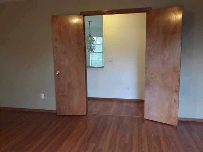 Building Photo - 2215 Sunstone Dr NW