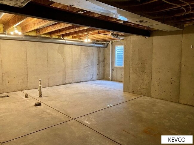 Building Photo - Bright, Comfortable Two Bedroom Townhouse!