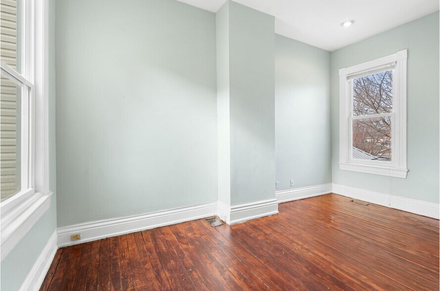 Guess bedroom - 1442 Christy Ave