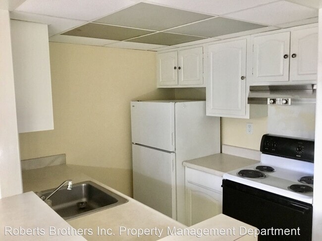Building Photo - 1 br, 1 bath House - 1088 Sea Cliff Dr N