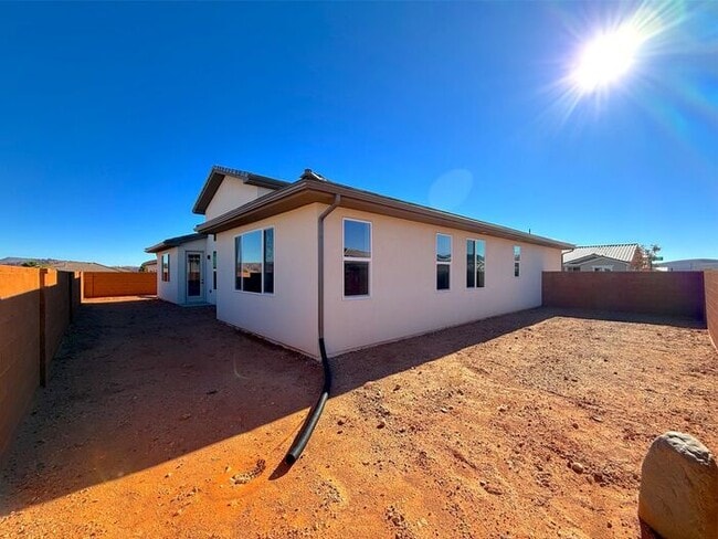 Building Photo - New 3 bed, 2.5 bath with 2 car garage home