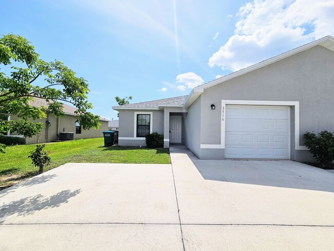 Building Photo - Like New  3 bedroom, 2bath 1 car garage