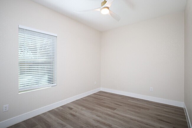 Building Photo - 402 Ada Unit 1 | CALL FOR SUMMER APPLICATI...