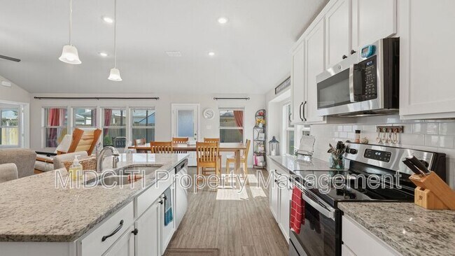 Building Photo - 1116 RIVER WOOD