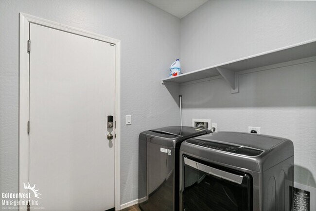 Building Photo - Beautiful 3Bdm 3Ba Home with Den in Waddell Near the 303!