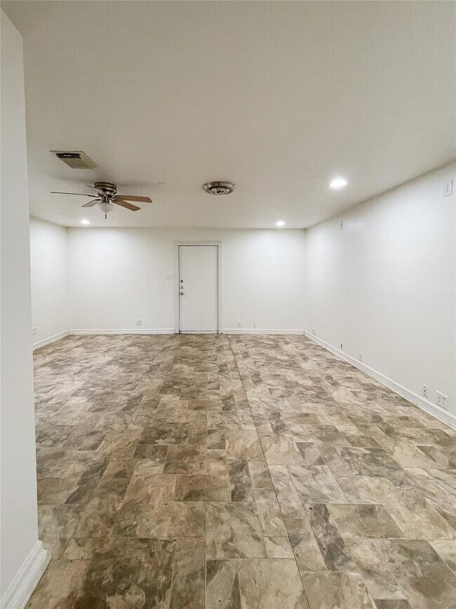 Building Photo - 1241 Chevy Chase Dr