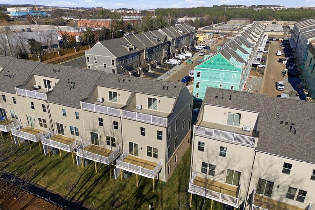 Building Photo - 1017 Venifena Terrace SE