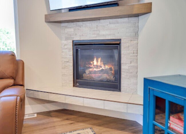 Building Photo - Furnished Westchester Lagoon Home