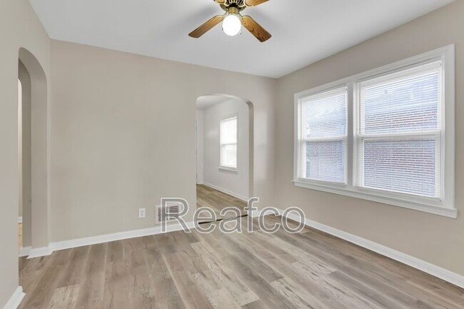 Building Photo - 397 S Chase Ave