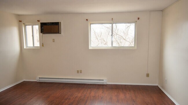 Building Photo - 552 Shennecossett Rd
